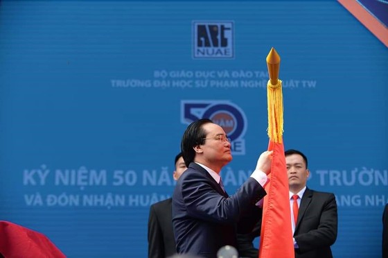 Trường ĐHSP Nghệ thuật Trung ương đón nhận Huân chương Lao động hạng Nhất ảnh 1