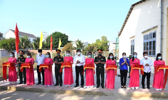 Trưởng ban Tuyên giáo Trung ương Nguyễn Trọng Nghĩa dự các hoạt động 'Xuân chiến sĩ' tại Tây Ninh ảnh 5