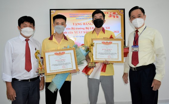 2 sinh viên trường nghề được nhận Bằng khen của Bộ LĐTB-XH ảnh 2