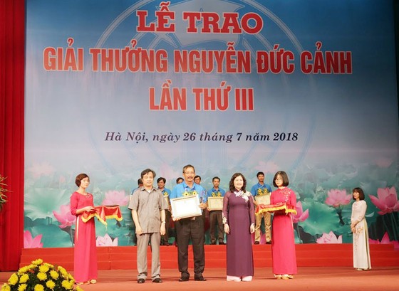 Gương sáng công nhân ngành điện ảnh 2