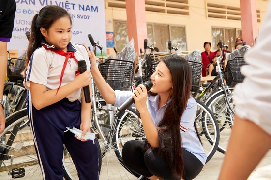 Hoa hậu Hoàn vũ Việt Nam trao yêu thương với những hoạt động hỗ trợ cộng đồng ảnh 6