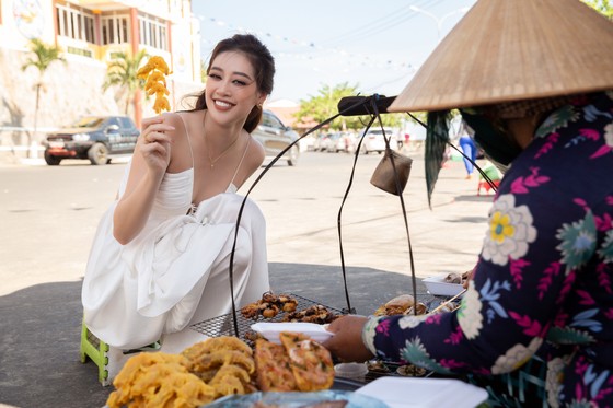 Hoa hậu Khánh Vân khám phá văn hóa, con người và cảnh đẹp Việt Nam ảnh 10