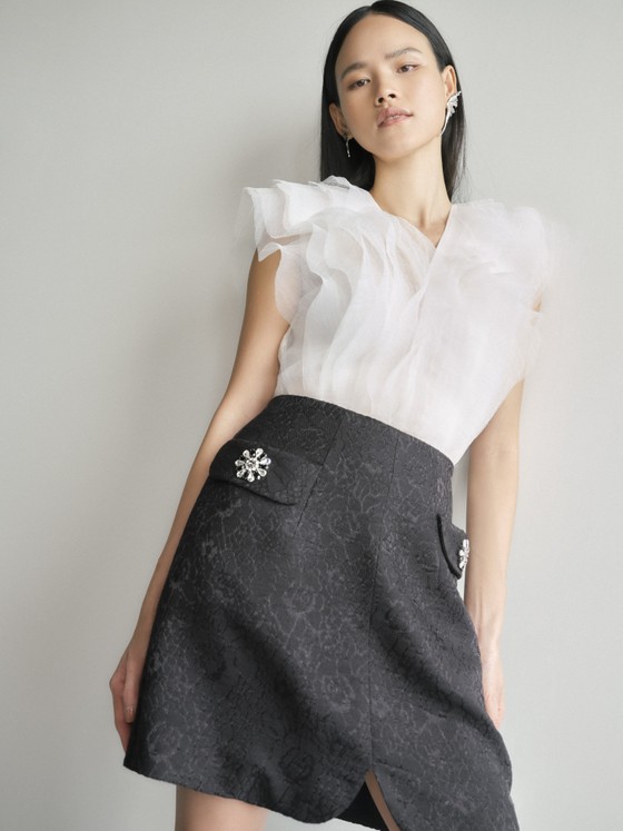 Người mẫu Tuyết Lan 'high fashion' trong bộ sưu tập dành riêng cho quý cô công sở ảnh 11