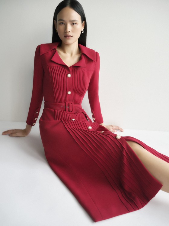 Người mẫu Tuyết Lan 'high fashion' trong bộ sưu tập dành riêng cho quý cô công sở ảnh 4