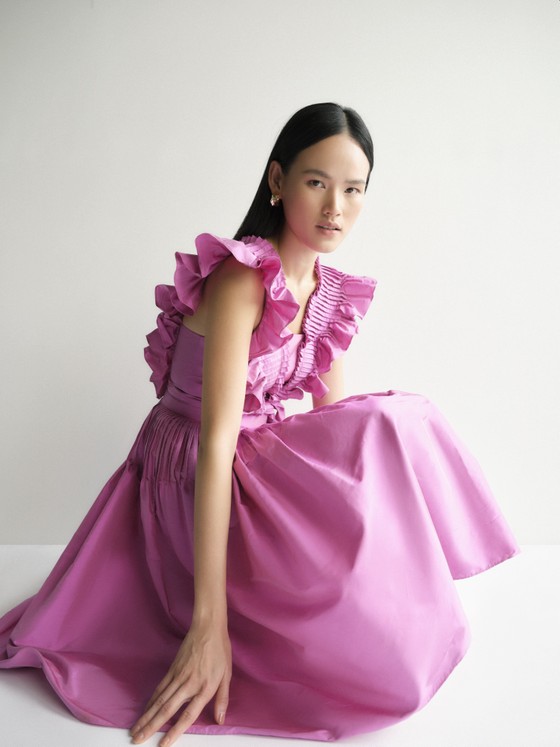 Người mẫu Tuyết Lan 'high fashion' trong bộ sưu tập dành riêng cho quý cô công sở ảnh 5