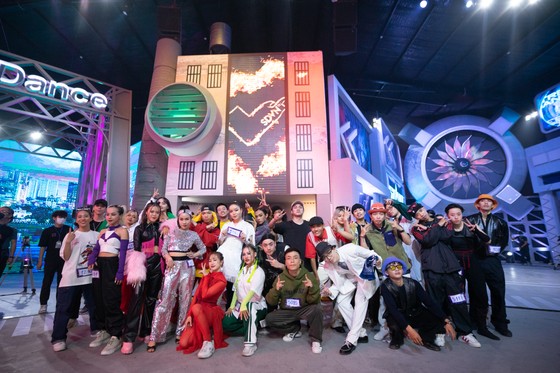 MC Trấn Thành, 4 đội trưởng cùng dàn tuyển thủ chào sân Street Dance Việt Nam ảnh 5
