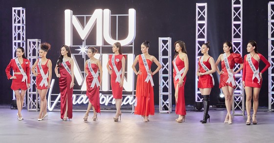 Top 63 Hoa hậu Hoàn vũ Việt Nam 2022 tỏa sáng với màn tranh biện chứng minh sức mạnh lãnh đạo ảnh 6