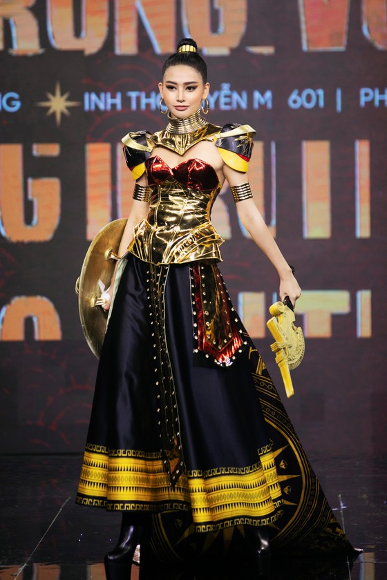 Mãn nhãn đêm trình diễn trang phục dân tộc tôn vinh văn hóa Việt Nam ảnh 8