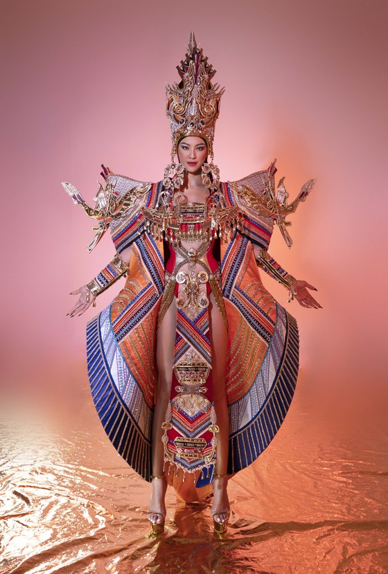 'Hùng ca biển cả' là trang phục dân tộc Kim Duyên mang đến Miss Supranational 2022 ảnh 1
