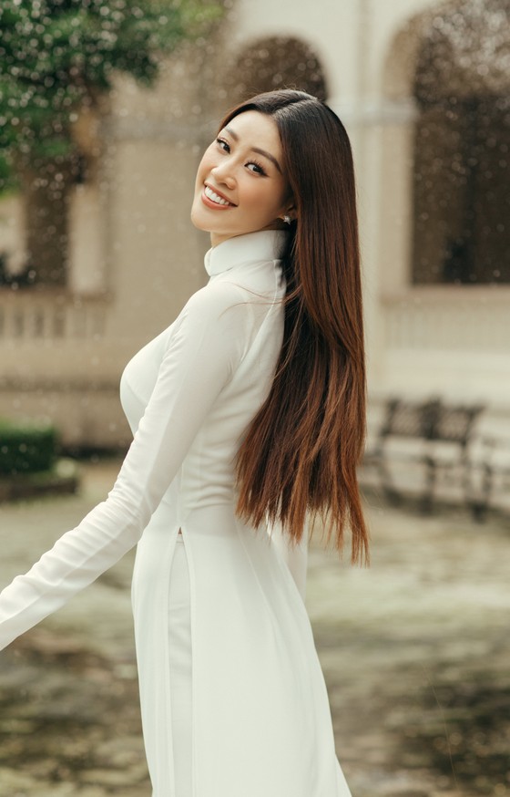 Hoa hậu Khánh Vân và Á hậu Phương Anh chào mừng năm học mới trong bộ ảnh áo dài ảnh 7