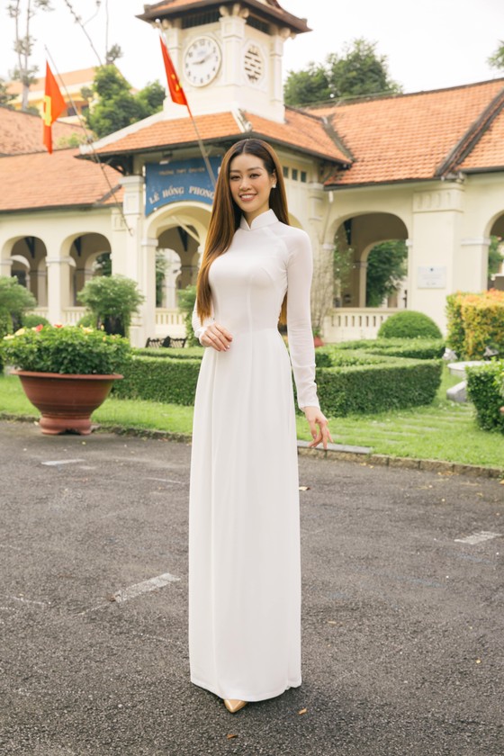 Hoa hậu Khánh Vân và Á hậu Phương Anh chào mừng năm học mới trong bộ ảnh áo dài ảnh 6