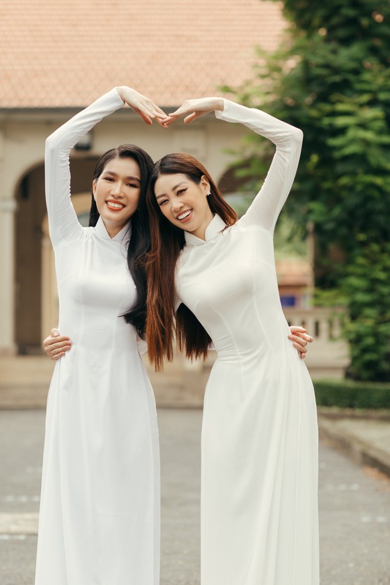 Hoa hậu Khánh Vân và Á hậu Phương Anh chào mừng năm học mới trong bộ ảnh áo dài ảnh 4