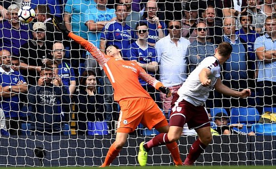 ''Địa chấn'' tại Stamford Bridge, Chelsea bất ngờ gục ngã trước Burnley ảnh 1