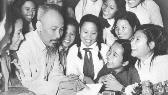 50 năm thực hiện di chúc của Chủ tịch Hồ Chí Minh: Phải thực sự coi giáo dục là quốc sách hàng đầu ảnh 1