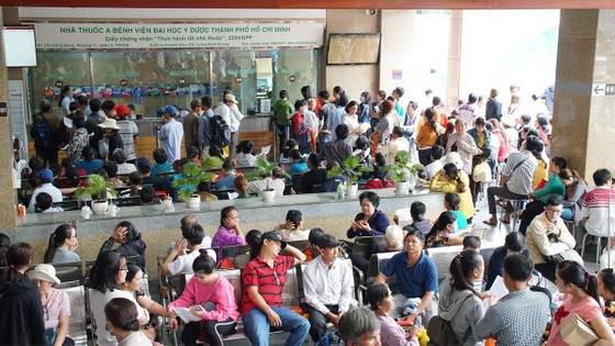 Chất chồng nỗi lo tăng giá dịch vụ y tế ảnh 1