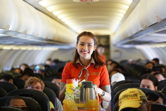 6 tháng đầu năm doanh thu quốc tế của Vietjet tăng 51%, doanh thu phụ trợ tăng 43% ảnh 2