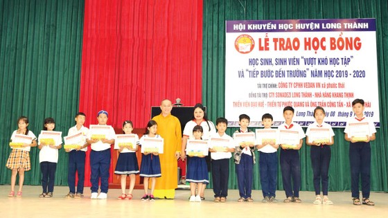 Công ty Vedan Việt Nam trao học bổng cho học sinh, sinh viên vượt khó huyện Long Thành tỉnh Đồng Nai ảnh 1