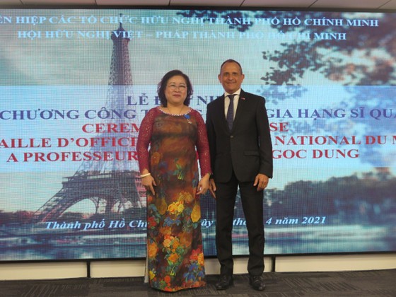 Trao huân chương Sĩ quan Công trạng quốc gia Pháp tặng Chủ tịch Hội hữu nghị Việt - Pháp TPHCM ảnh 2