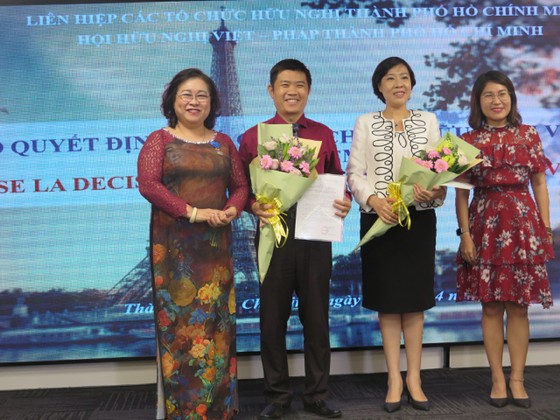 Trao huân chương Sĩ quan Công trạng quốc gia Pháp tặng Chủ tịch Hội hữu nghị Việt - Pháp TPHCM ảnh 3