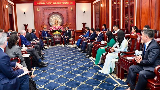 Bí thư Thành ủy TPHCM Nguyễn Văn Nên tiếp Đặc phái viên của Tổng thống Hoa Kỳ về biến đổi khí hậu ảnh 1