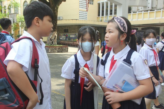 TPHCM công bố đề thi và đáp án bài khảo sát tuyển sinh vào lớp 6 Trường THPT chuyên Trần Đại Nghĩa ảnh 1