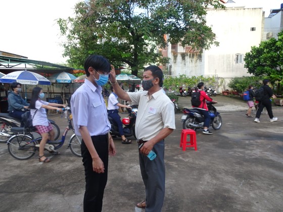 TPHCM: Thí sinh thoải mái bước vào môn thi đầu tiên của kỳ thi tốt nghiệp THPT năm 2020 ảnh 3