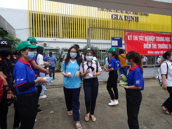 TPHCM: Thí sinh than khó với Lịch sử và Sinh học, thở phào với môn Địa lý và Giáo dục công dân ảnh 3