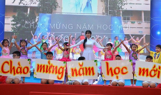 Phó Thủ tướng Thường trực Trương Hòa Bình phát động 'Tháng cao điểm an toàn giao thông cho học sinh đến trường' ảnh 7