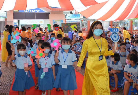 Phó Thủ tướng Thường trực Trương Hòa Bình phát động 'Tháng cao điểm an toàn giao thông cho học sinh đến trường' ảnh 6
