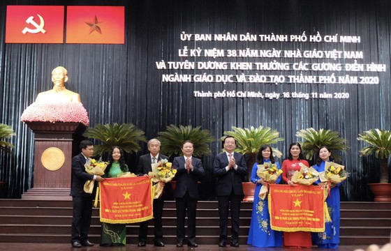 TPHCM tuyên dương, khen thưởng hơn 200 tập thể và cá nhân vì sự nghiệp giáo dục ảnh 3