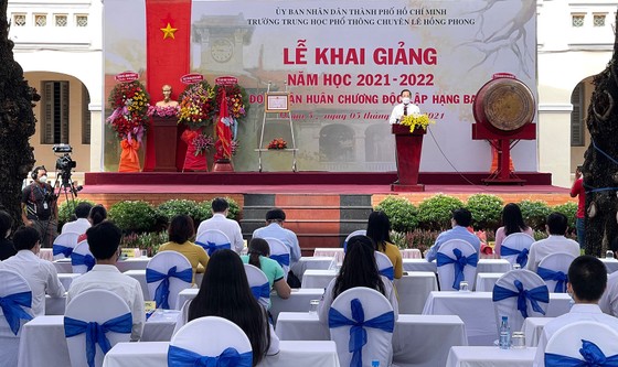 Lễ khai giảng đặc biệt với nhiều xúc động tại Trường THPT chuyên Lê Hồng Phong ảnh 3