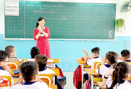 Học sinh Trường Tiểu học Lam Sơn (quận Bình Thạnh) trong một giờ học trực tiếp trước khi dịch bệnh diễn biến căng thẳng