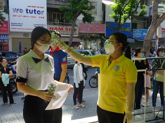 TPHCM: Khẩn trương hoàn thành công tác nhập liệu chuẩn bị tiêm vaccine Covid-19 cho học sinh từ 5-11 tuổi ảnh 1