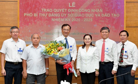 Đồng chí Lê Hoài Nam nhận nhiệm vụ Phó Bí thư Đảng ủy Sở GD-ĐT TPHCM ảnh 1