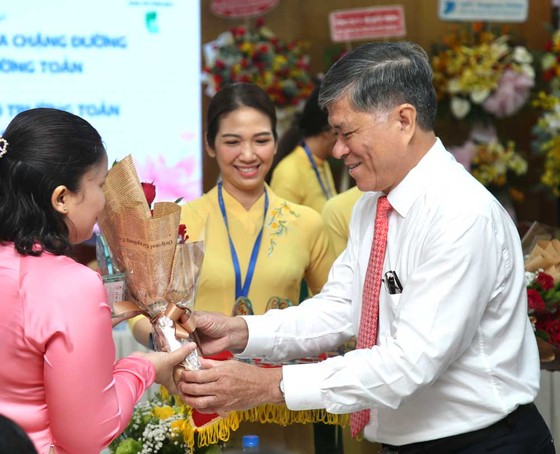 Xúc động buổi lễ giao lưu 75 giáo viên nhận Giải thưởng Võ Trường Toản
