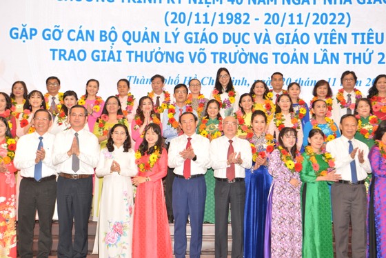 Lãnh đạo TPHCM gặp gỡ 636 nhà giáo tiêu biểu nhân kỷ niệm 40 năm Ngày Nhà giáo Việt Nam