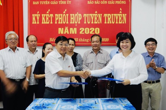 Báo Sài Gòn Giải Phóng và Tỉnh ủy Bến Tre ký kết hợp tác thông tin - truyền thông  ảnh 1