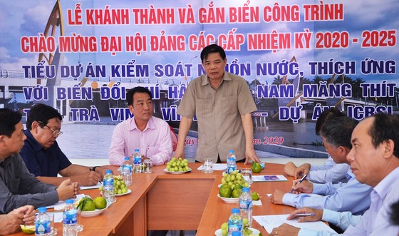 Bộ NN-PTNT bàn giao 3 cống kiểm sót mặn ngọt tiến tiến nhất Việt Nam ảnh 1