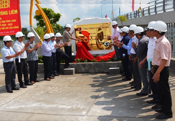 Bộ NN-PTNT bàn giao 3 cống kiểm sót mặn ngọt tiến tiến nhất Việt Nam ảnh 3
