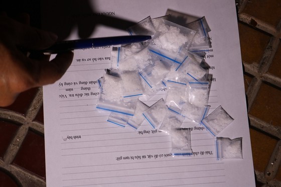Nhiều đối tượng dương tính với ma túy tại quán karaoke ảnh 2