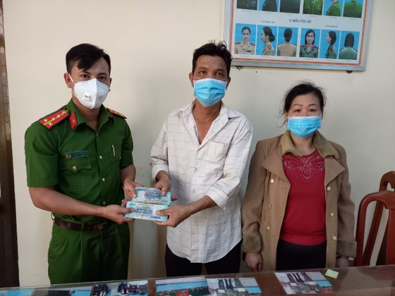 Anh xe ôm nhặt 100 triệu đồng trả lại người bị mất ảnh 1