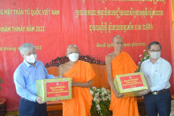 Chủ tịch Trung ương MTTQ Việt Nam chúc tết cổ truyền đồng bào Khmer tại Cần Thơ ảnh 3