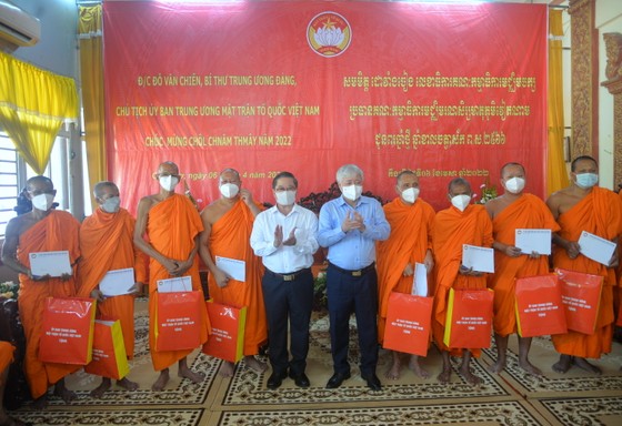 Chủ tịch Trung ương MTTQ Việt Nam chúc tết cổ truyền đồng bào Khmer tại Cần Thơ ảnh 2