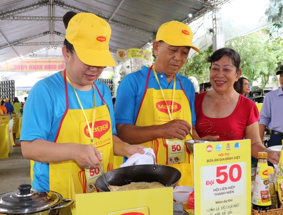 Sôi nổi hội thi nấu ăn 'Bữa ăn gia đình Việt' ảnh 1