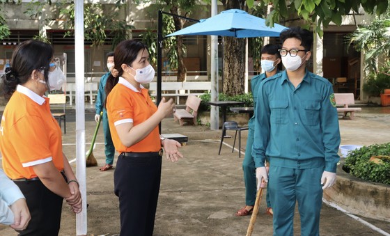 Hội LHPN TPHCM thăm, động viên lực lượng tuyến đầu chống dịch ảnh 1