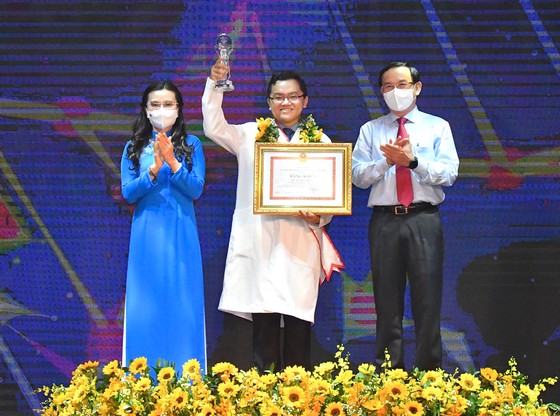 TPHCM vinh danh 14 gương mặt trẻ tiêu biểu năm 2021 ảnh 1