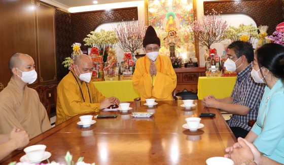 Đồng chí Nguyễn Phước Lộc thăm, chúc tết cơ sở tôn giáo, đơn vị nhân dịp Tết Nguyên đán ảnh 1