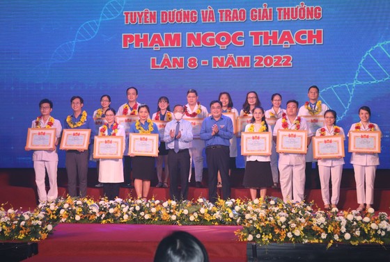 TPHCM vinh danh 80 thầy thuốc trẻ tại Giải thưởng Phạm Ngọc Thạch ảnh 3