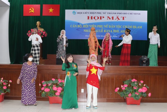 Họp mặt, chăm lo phụ nữ đồng bào dân tộc Chăm khó khăn ảnh 1