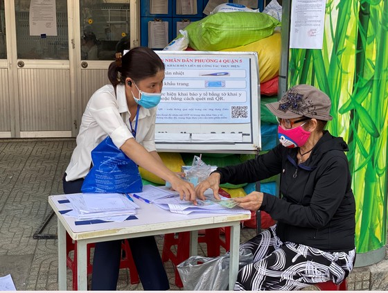 Gói hỗ trợ của TPHCM đã chi 196 tỷ đồng tới 131.000 người lao động ảnh 1 Gói hỗ trợ của TPHCM đã chi 196 tỷ đồng tới 131.000 người lao động ảnh 2